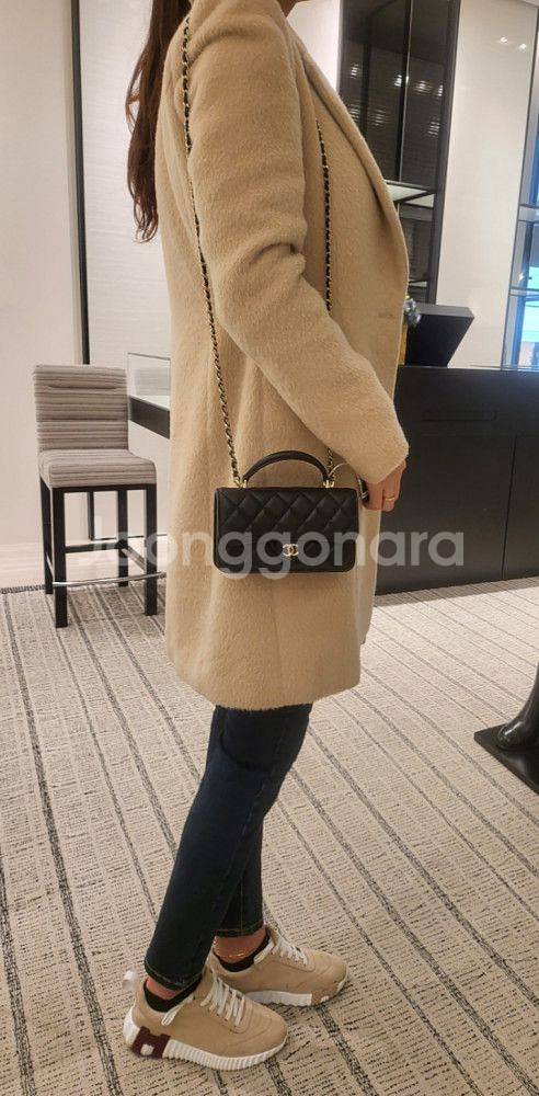 23FW 샤넬 CHANEL 탑핸들 폰홀더 플랩백--1