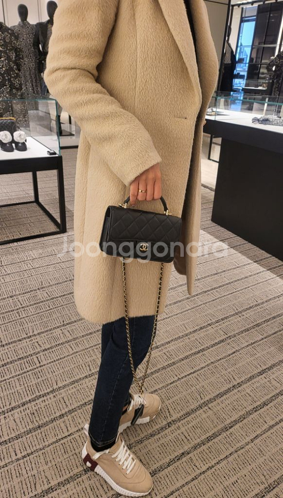 23FW 샤넬 CHANEL 탑핸들 폰홀더 플랩백--7