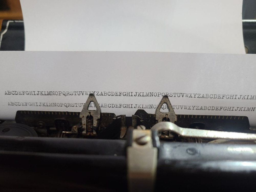 상태좋은 타자기의 대명사 빈티지 언더우드 타자기 이미지