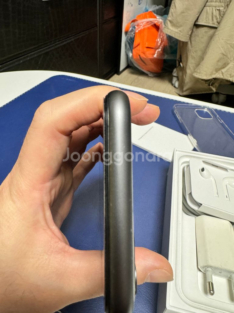 아이폰11 64GB 풀박스 판매합니다.배터리86%--5