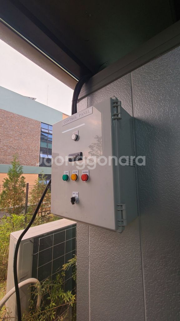 사용감없는 신제품 같은 냉동고 6평--1