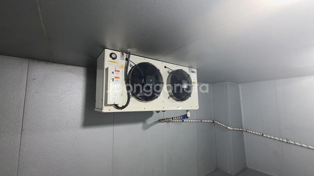 사용감없는 신제품 같은 냉동고 6평--3