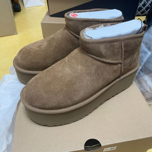 UGG 클래식 울트라 미니 플랫폼 체스트넛 US 7W