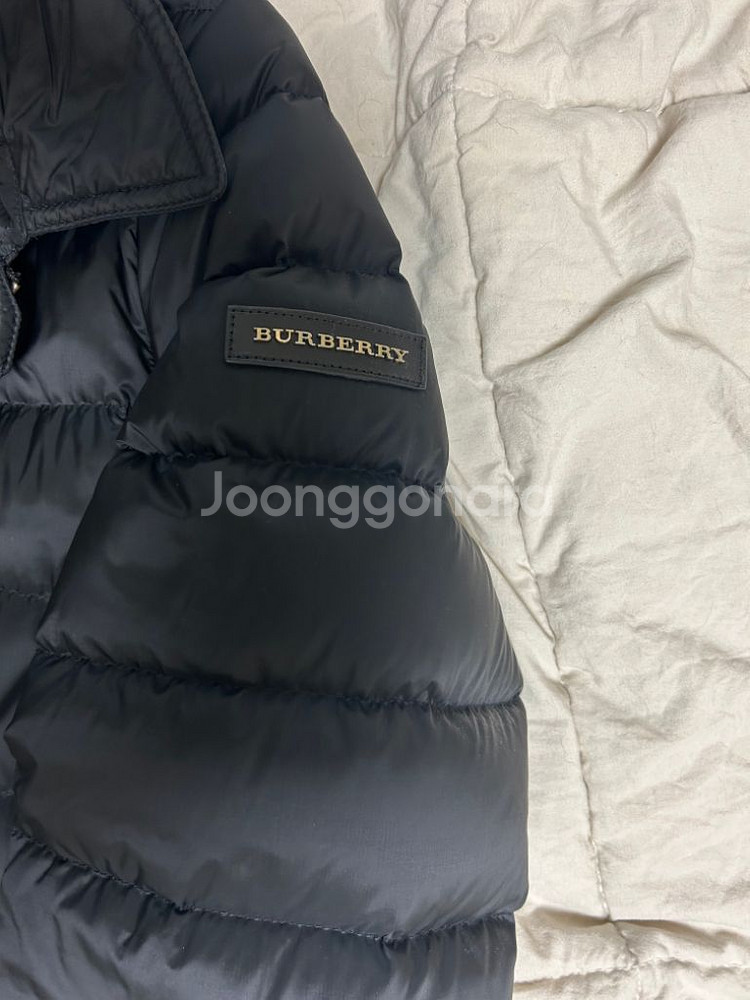 버버리 구스다운 블랙패딩(M)--3