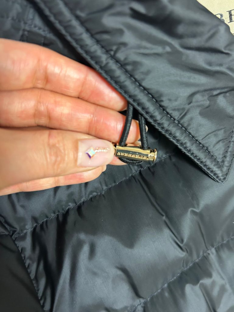 버버리 구스다운 블랙패딩(M)--5