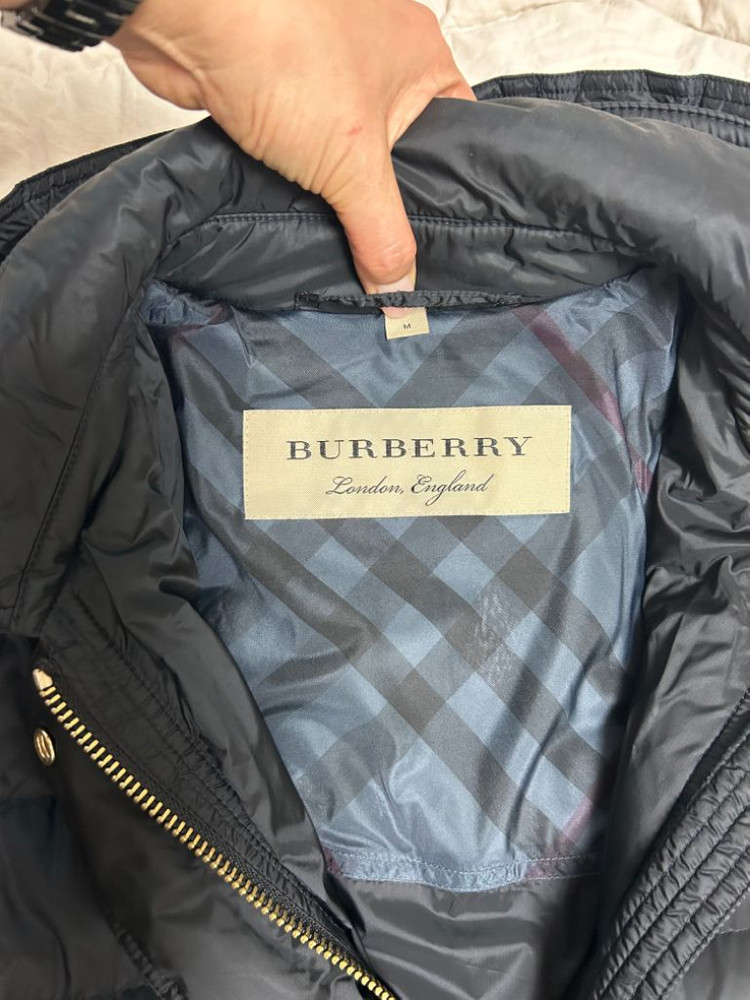 버버리 구스다운 블랙패딩(M)--2