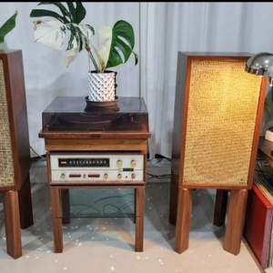 AR2A 스피커와 FISHER 600 리시버, 진공관