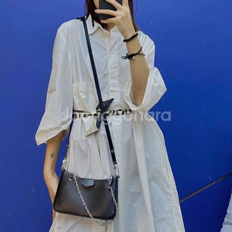 루이비통 에피 이지 파우치 온 스트랩--2