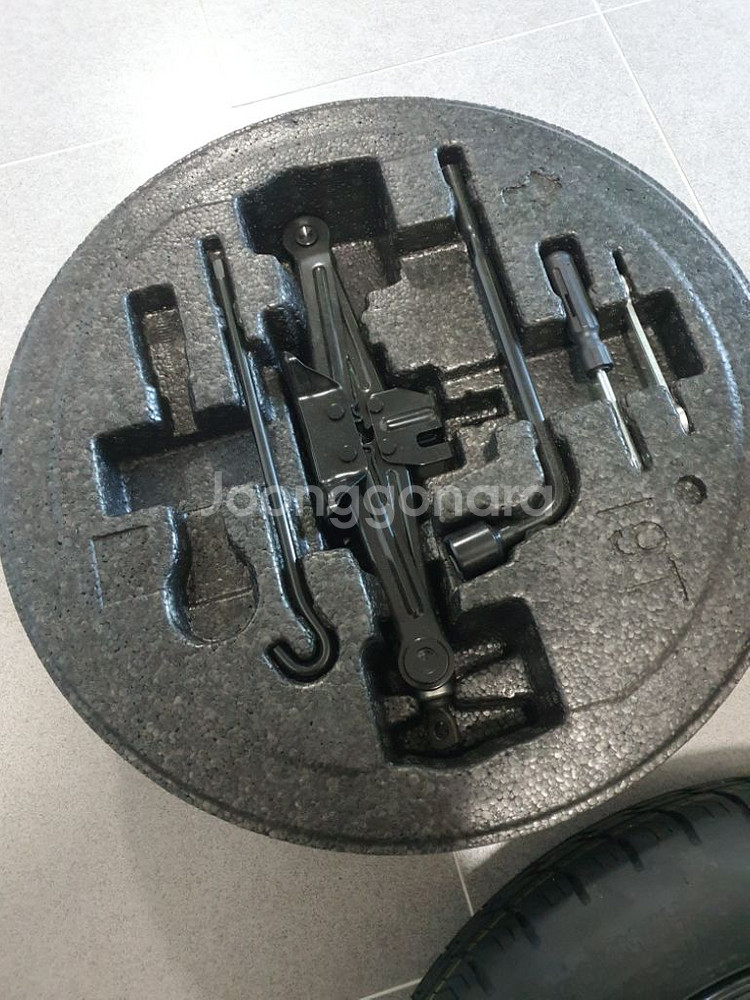 EQ900 스페어타이어+공구세트 팝니다--1