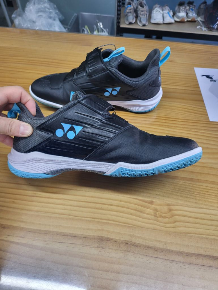 요넥스 배드민턴화 이미지