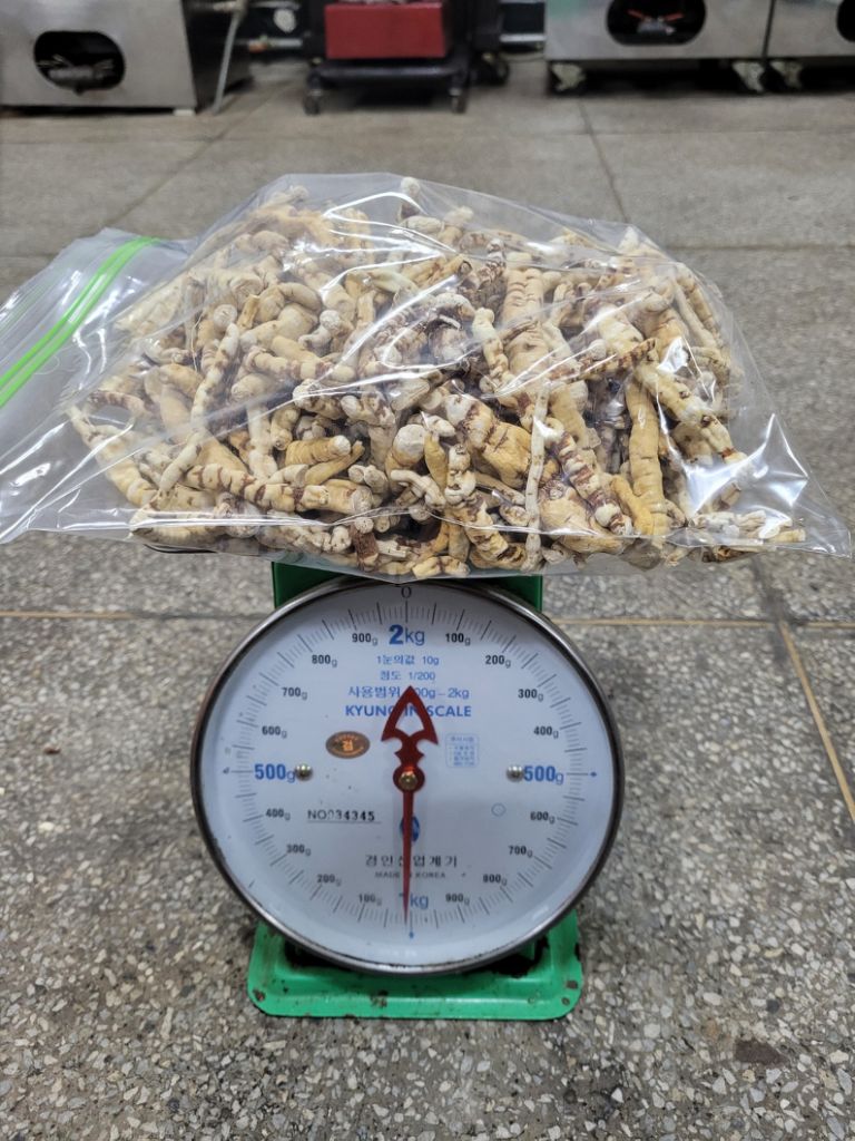 건조백하수오 1kg