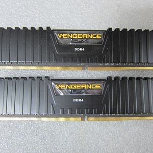 커세어 DDR4-3200 VENGEANCE 16Gx2