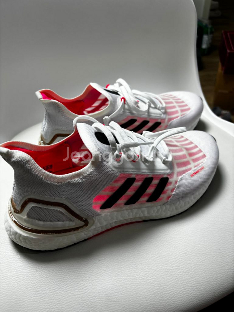 아디다스 울트라부스트 라이트 HQ6351 702--1