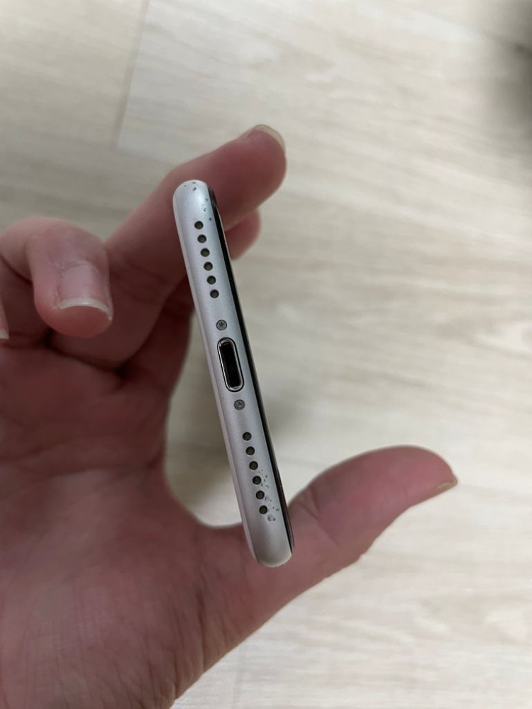 아이폰se2 64GB 이미지