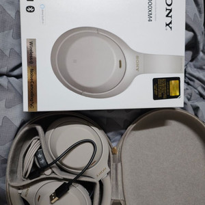 sony WH-1000XM4 팝니다.