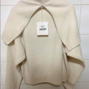 새상품) 푸쉬버튼 케이프탑 아이보리 니트 정가62만