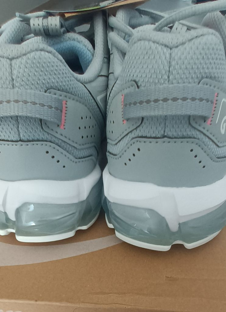 아식스젤퀀텀 그레이 250사이즈 박스채 새상품--3