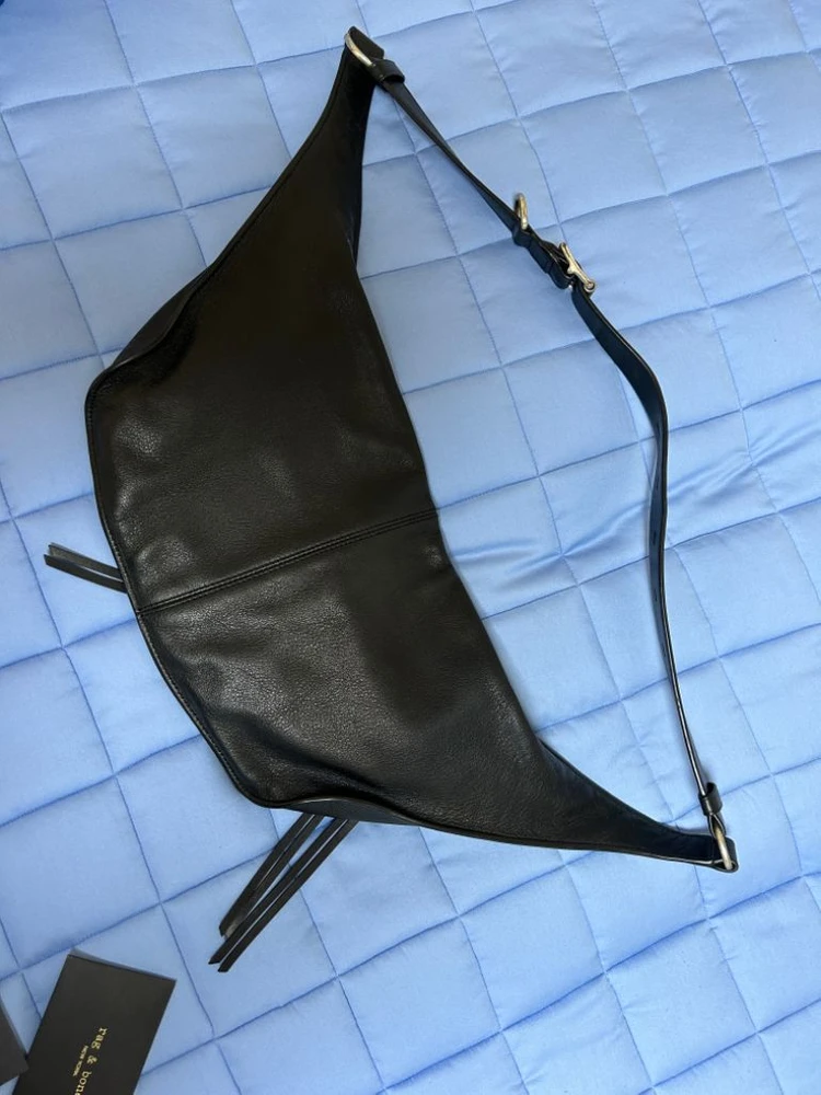 랙앤본 슬링백 힙색 이미지