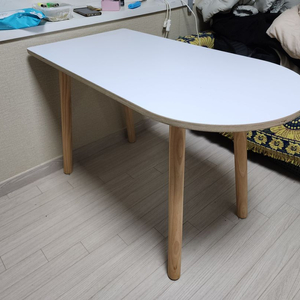흰색 U자 탁자