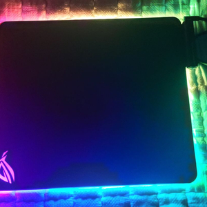 ASUS ROG Balteus Qi 마우스패드