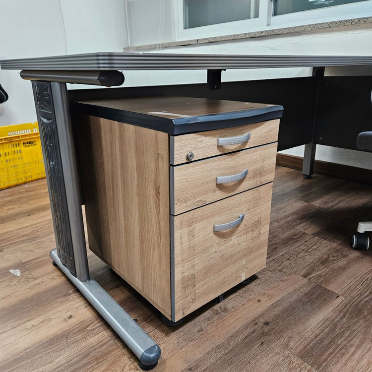 사무용 책상의자 서랍장 세트 판매해요.--1