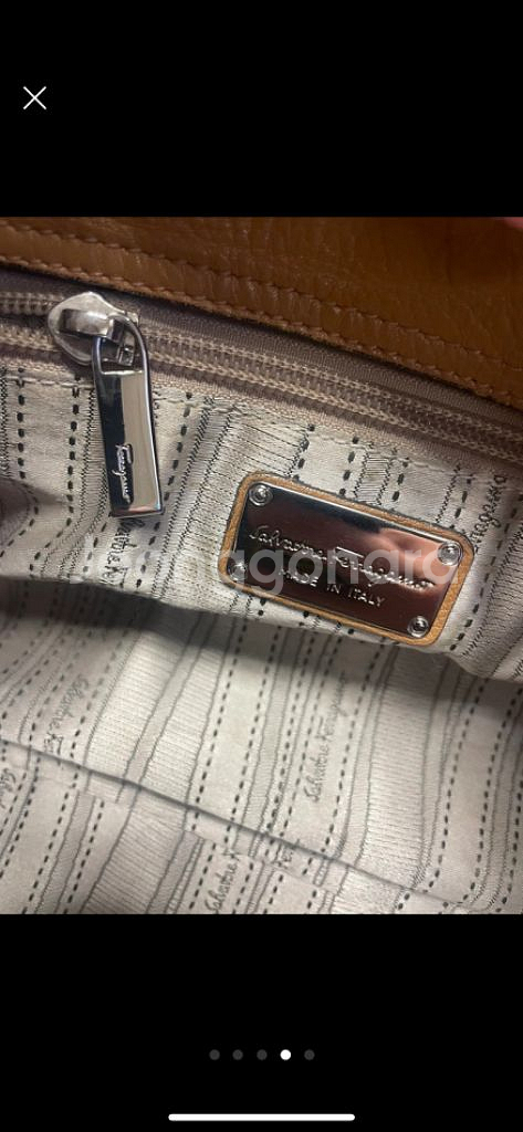 페라가모 정품 소가죽 핸드백 판매합니다--4