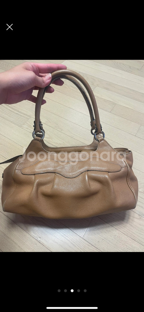 페라가모 정품 소가죽 핸드백 판매합니다--2