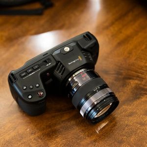 시네마 카메라 블랙매직 4K와 렌즈 판매