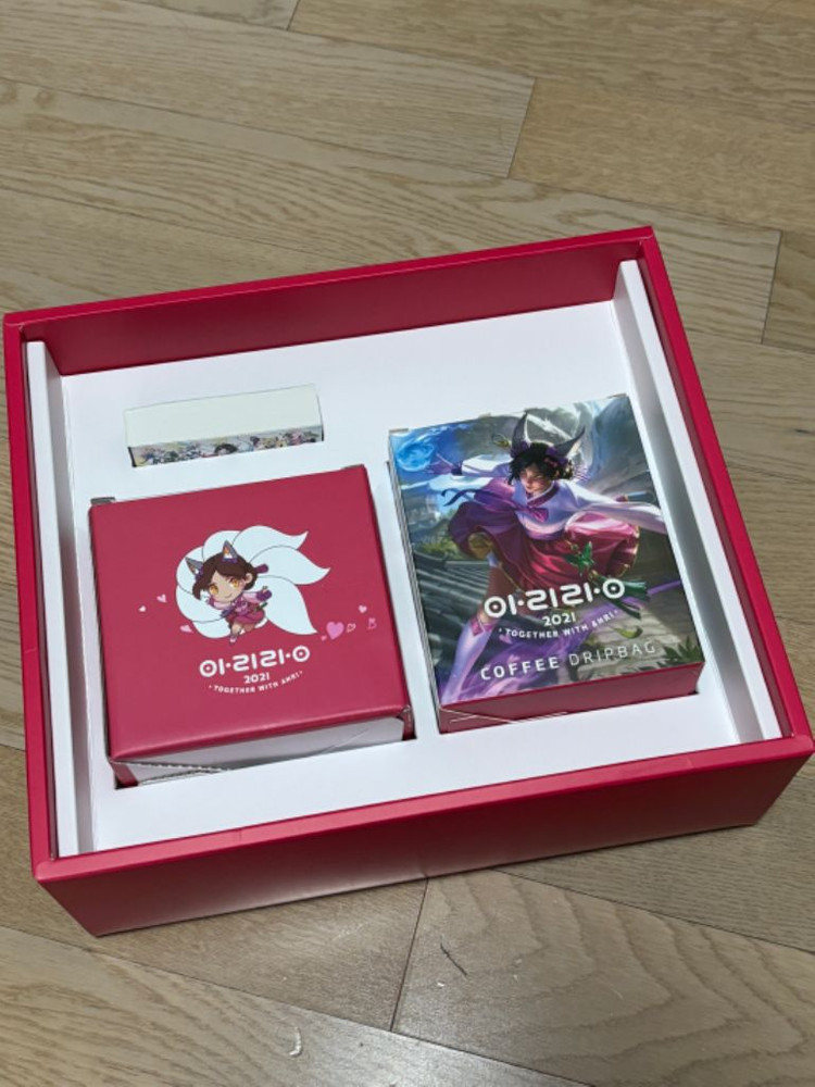 라이엇 롤 아리 10주년 기념 한정판 패키지 판매합니다 이미지