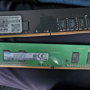 ddr4 4g 2개 일괄 1만원에 팝니다.