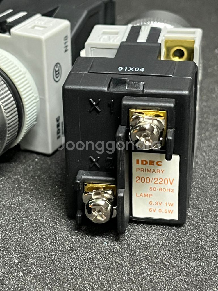 IDEC APW (TW) N18 PILOT LAMP--2