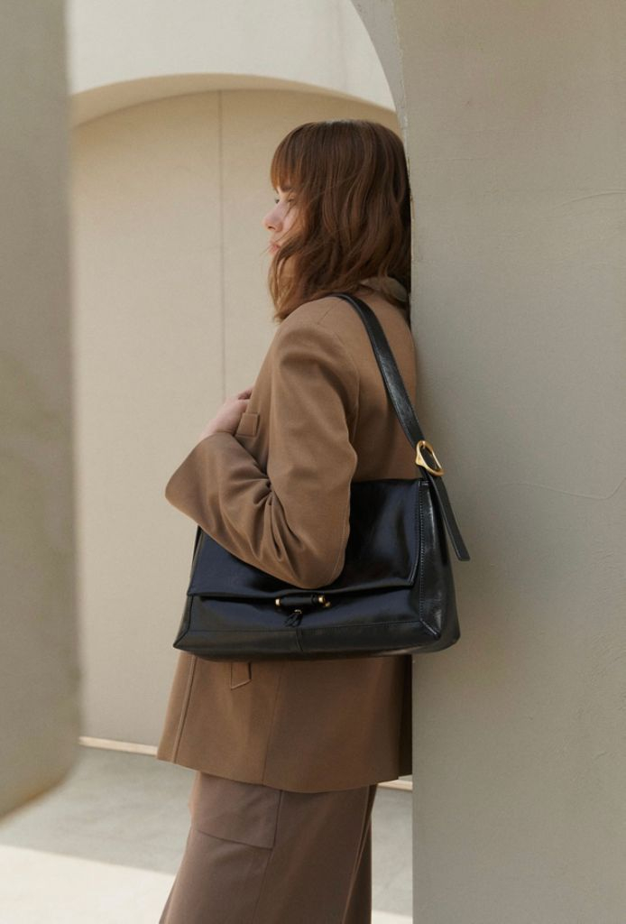 루에브르 숄더백L 이미지