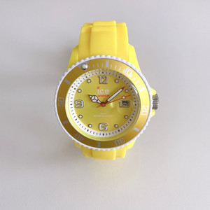 아이스워치 형광 노랑 실리콘 스트랩 손목시계