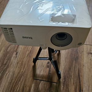 BENQ MH550 빔프로젝터 팝니다.