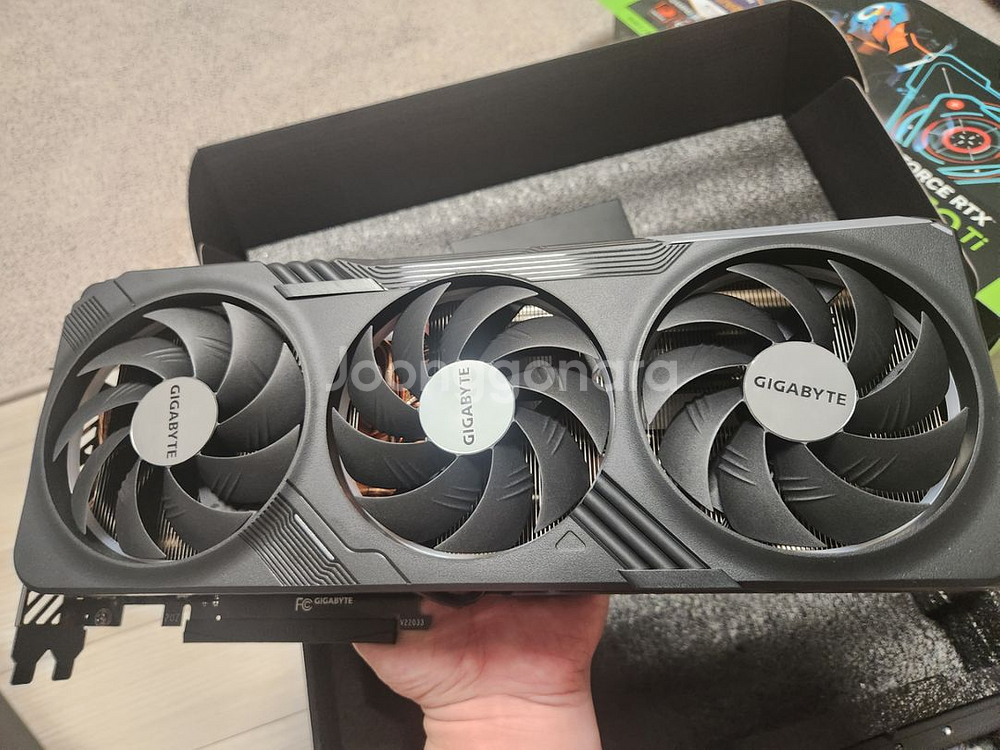 기가바이트 4070ti 겜오씨 팝니다.--3