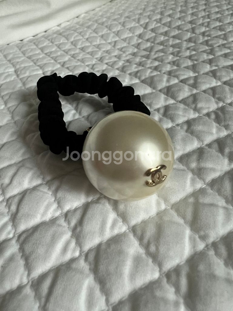 샤넬 CC로고 진주 머리끈 곱창 스크런치 헤어 밴드 슈--1