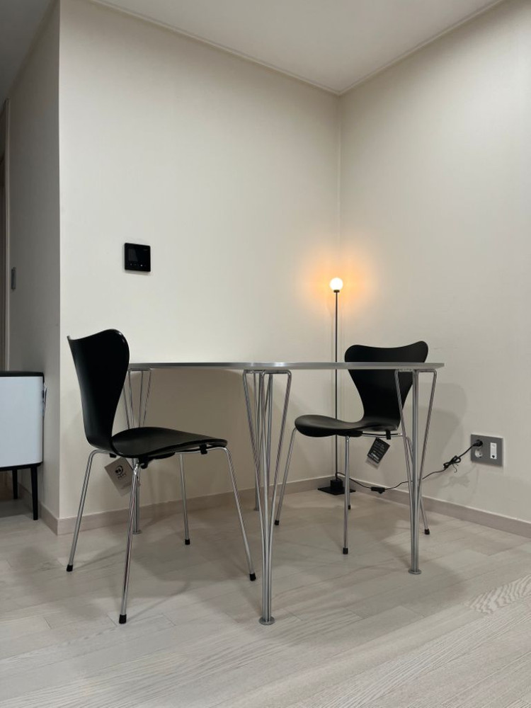 Fritz Hansen 프리츠한센 FH125 table 이미지