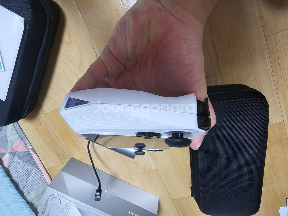 rog ally 로갈리 2tb버전 팝니다.--3