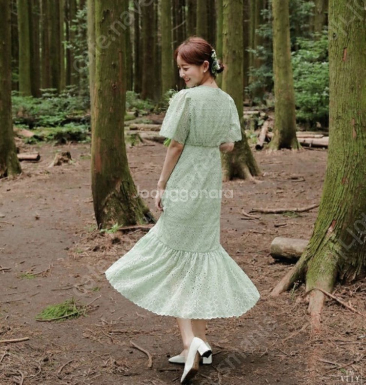 IMVELY 임블리 펀칭레이스 롱 원피스 (17만원구매--1