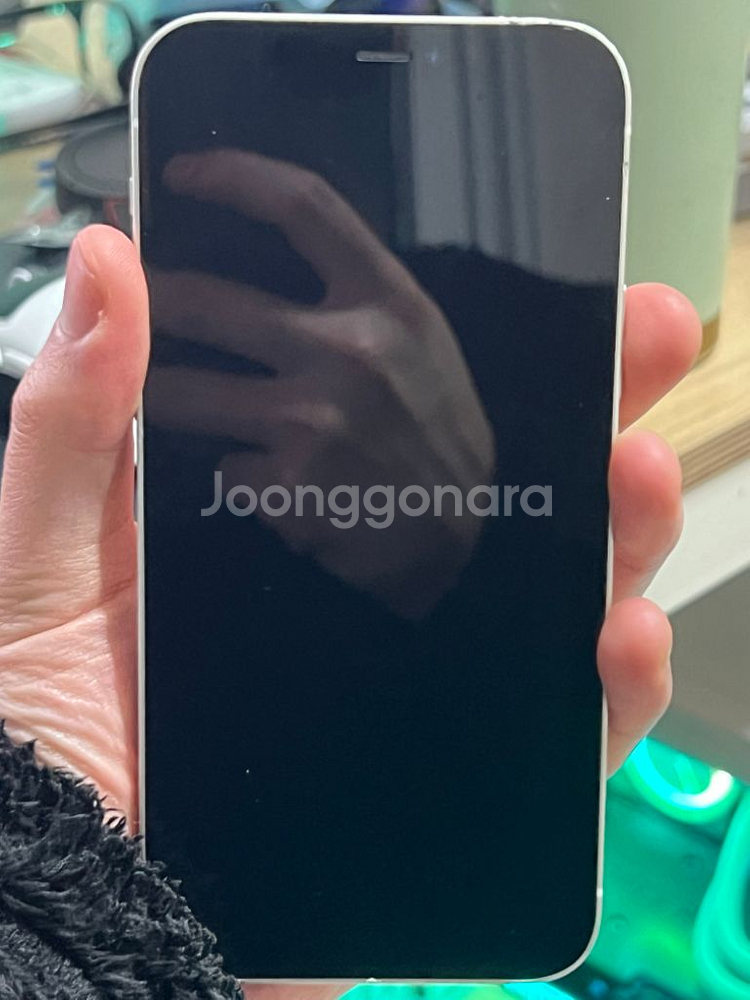 아이폰12 64gb 화이트 팝니다--2