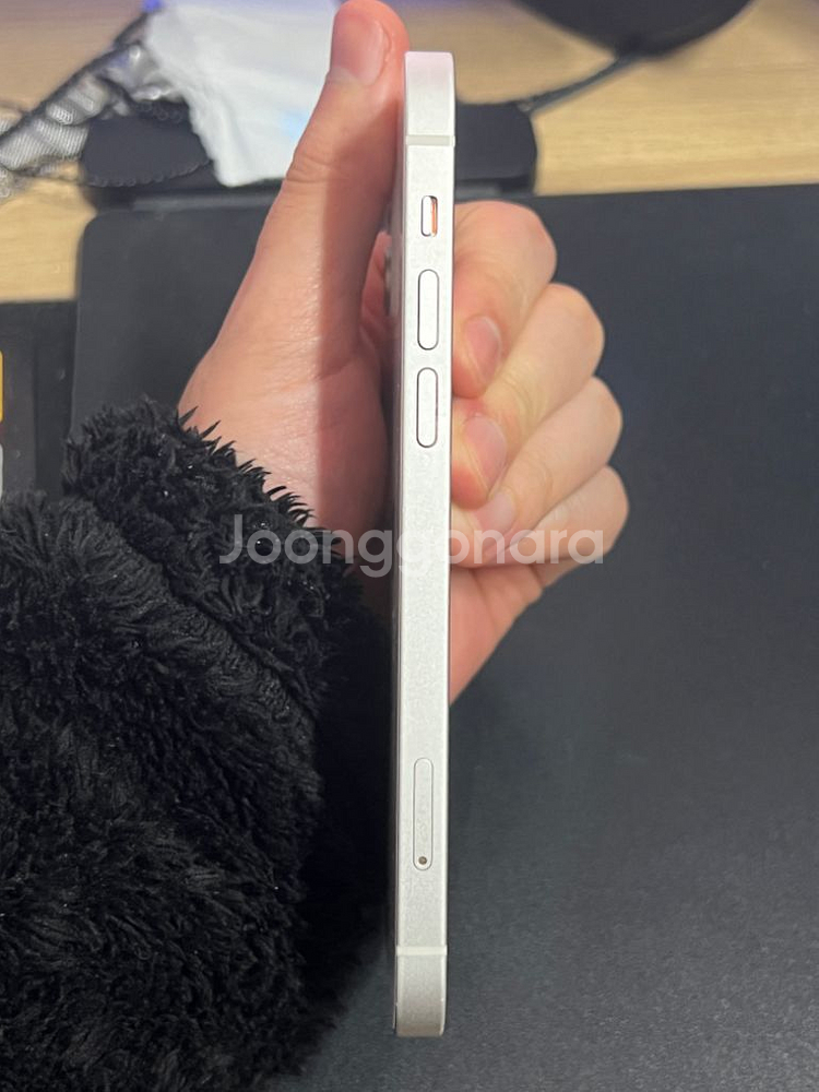 아이폰12 64gb 화이트 팝니다--5