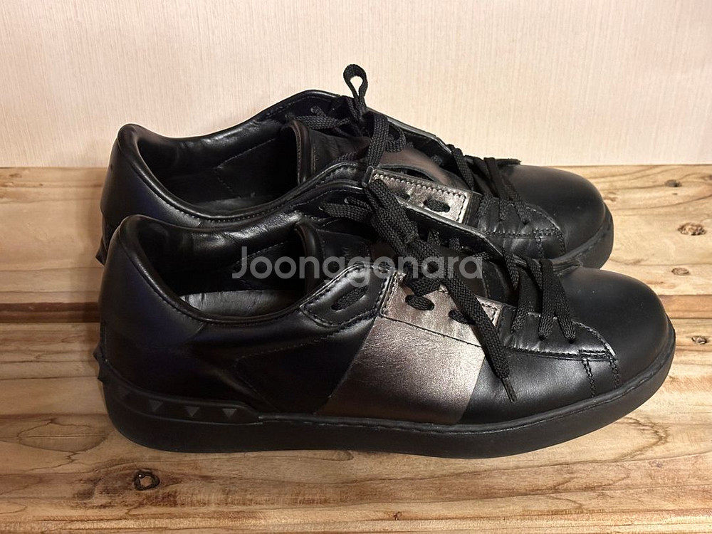 발렌티노 스니커즈--1