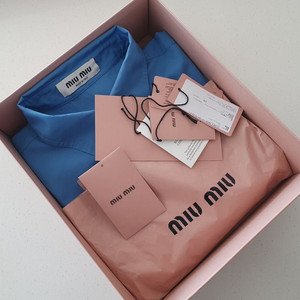미우미우 블루셔츠(130만원구매)