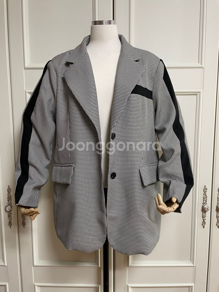 라인배색 자켓(새상품)--1