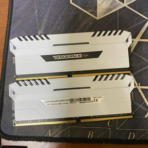 커세어 벤전스 RGB DDR4 16gb(8x2gb)