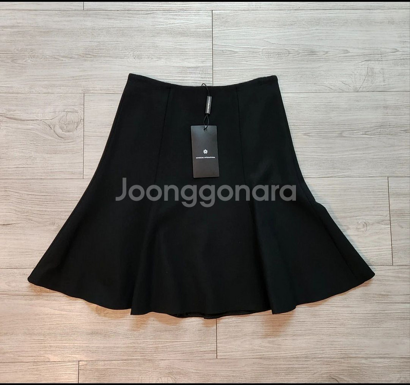 엠포리오아르마니 모직플레어스커트38사이즈새상품26~27--6