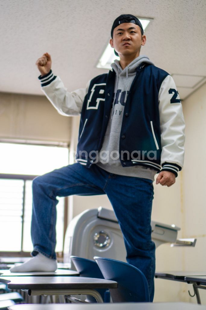 피식대학 바시티 자켓 구합니다 ㅠㅠ 100 사이즈--2