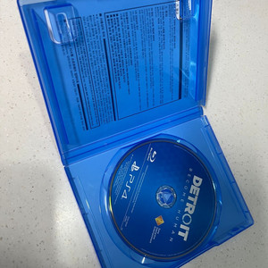 PS4 디트로이트 게임 CD 팝니다.