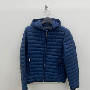 프라다 삼각로고 경량패딩 48size