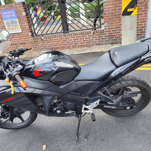 혼다 CBR125R